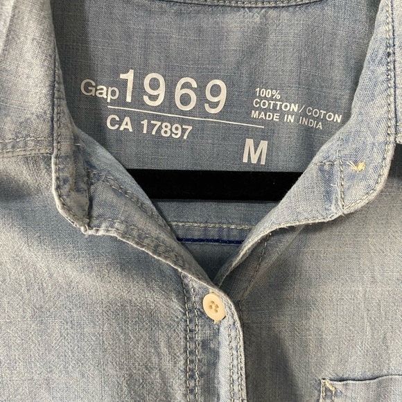 Gap 1969 Women’s Chambray Button Shirt M NWT - Picture 3 of 5